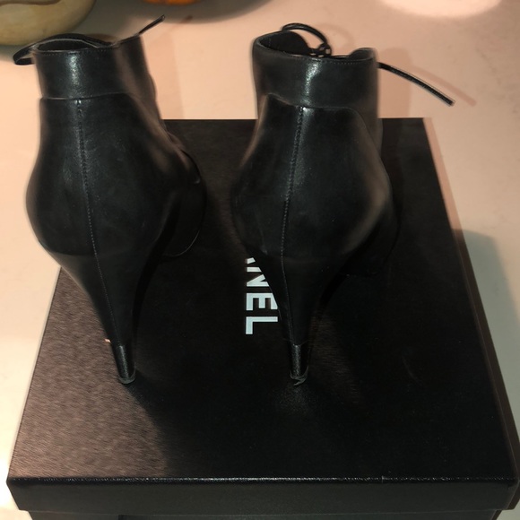 39.5 Chanel black lace up ankle boots. - Picture 5 of 5